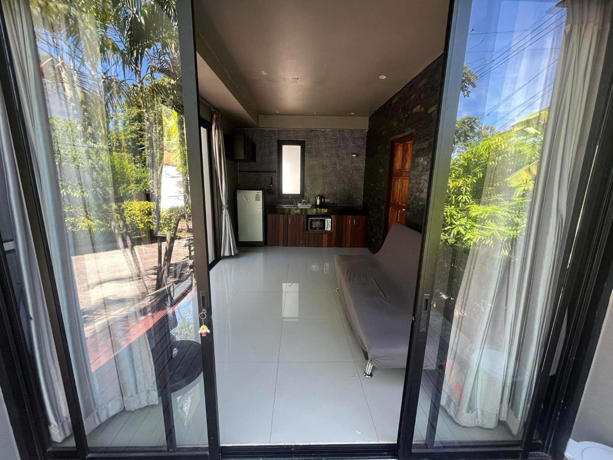 Sinthop Villa *